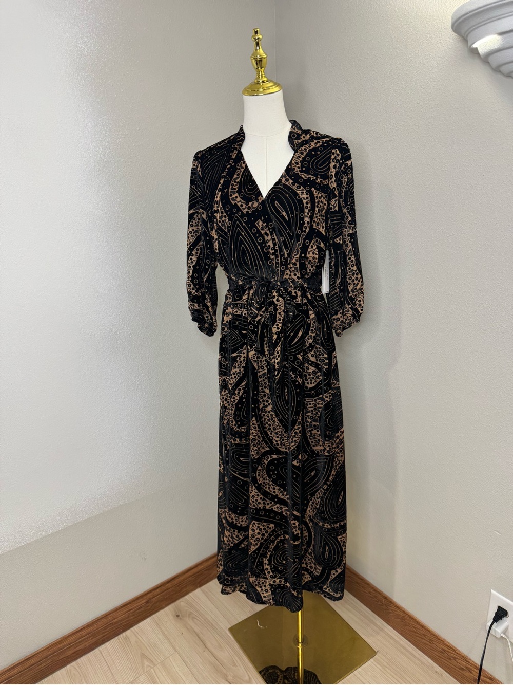 Signature by Robbie Bee Velvet Paisley Maxi Dress Size 8 Black Gold NWT $99